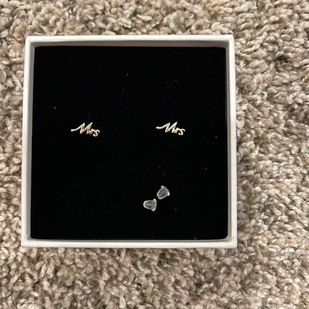 Mrs earrings